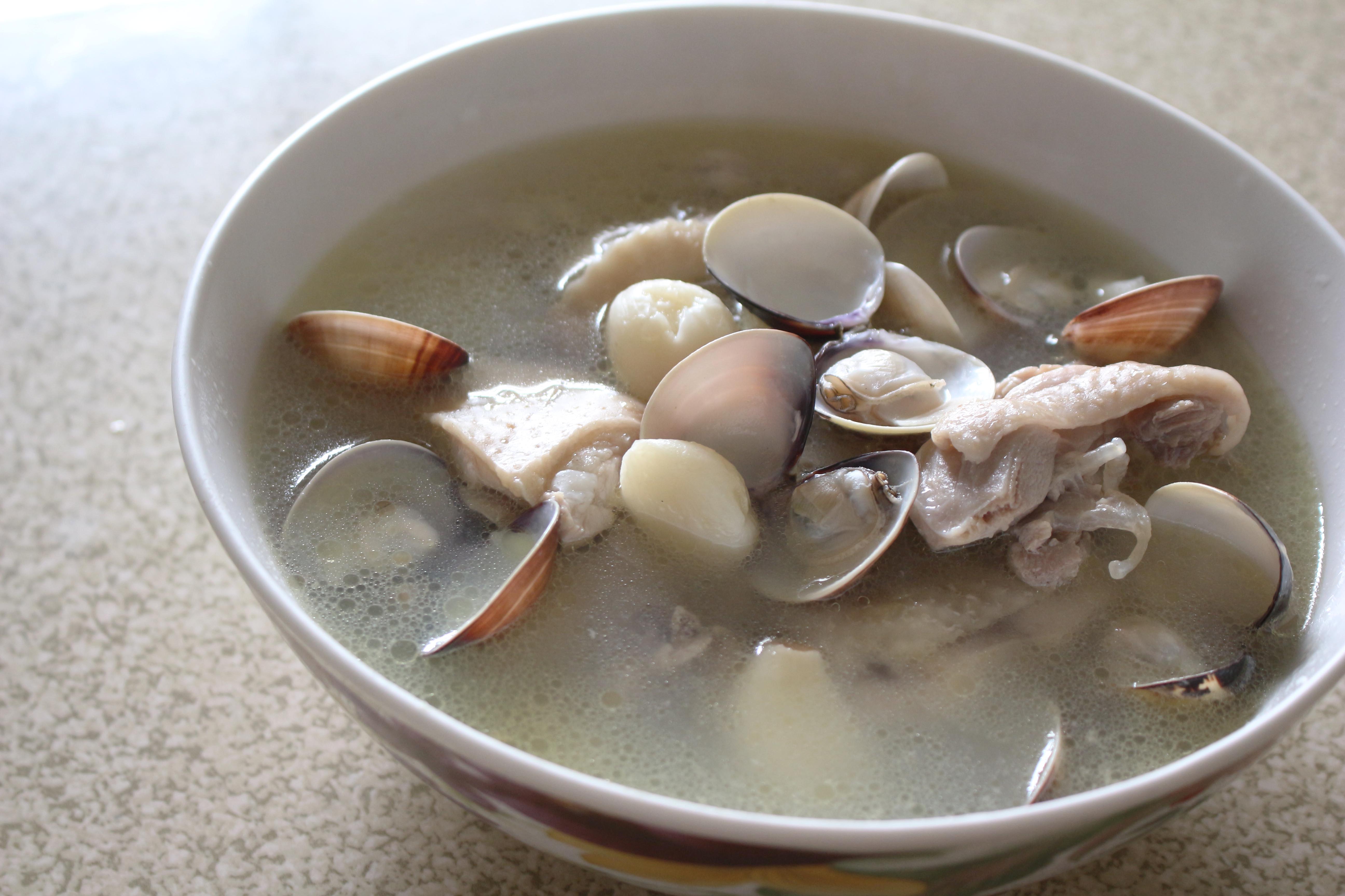 【食譜系列十六】天氣轉換,保養顧惜身體系列(二)幸福的『懶人大蒜蛤蜊雞湯』~