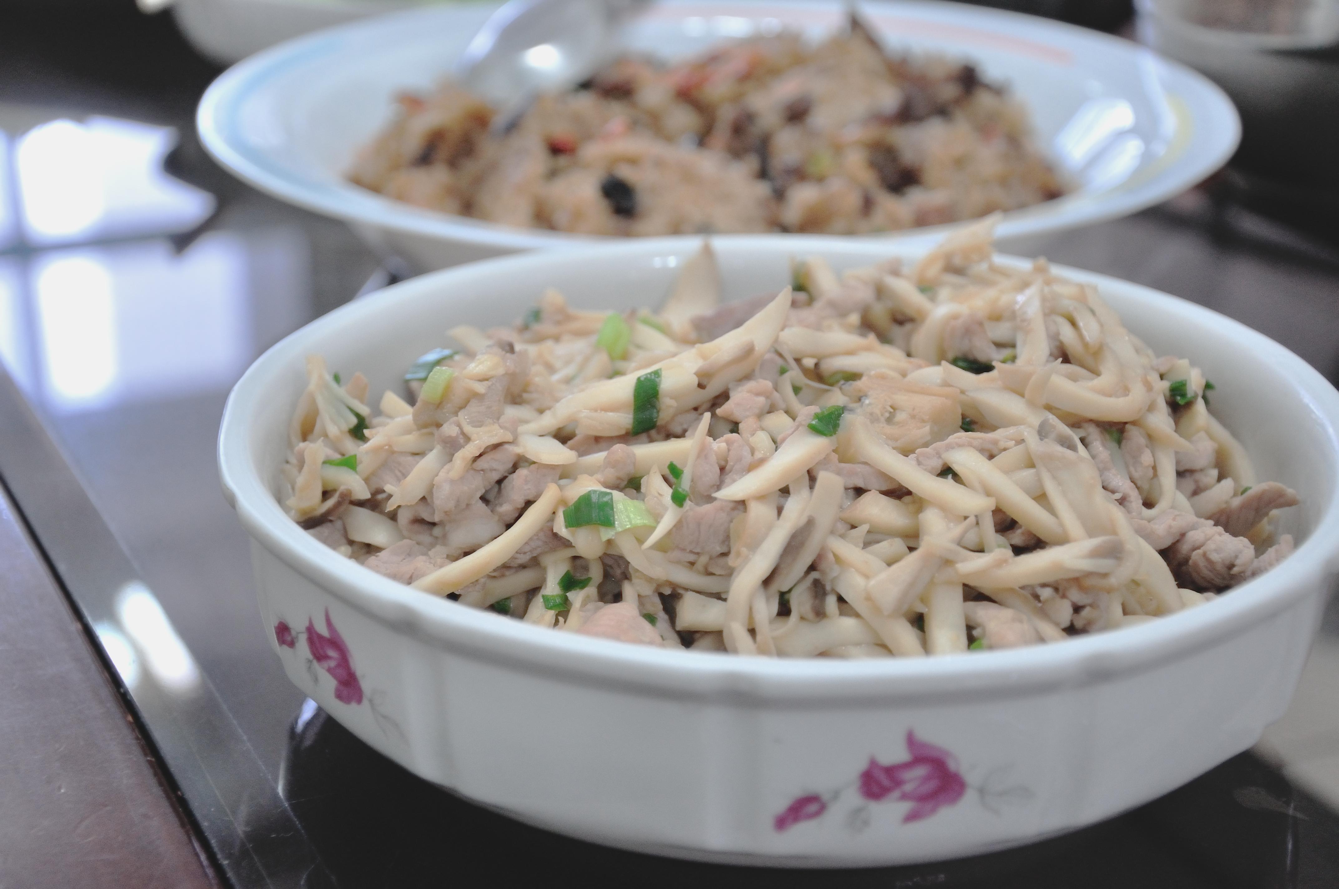 【食譜系列二】簡單又安心的無油料理:杏鲍菇炒肉絲~