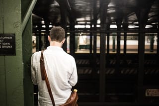 人生是高速行駛的列車,你不知道何時要下車