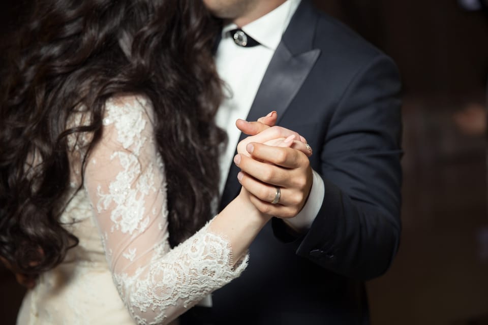雖然我們如此迥異，卻也成為夫妻