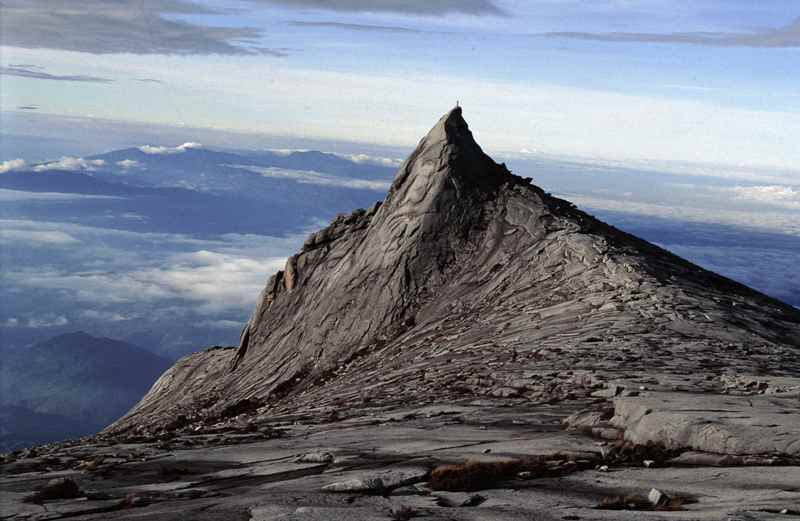 崩裂的神山－登山者與沙巴地震擦身而過的全紀錄
