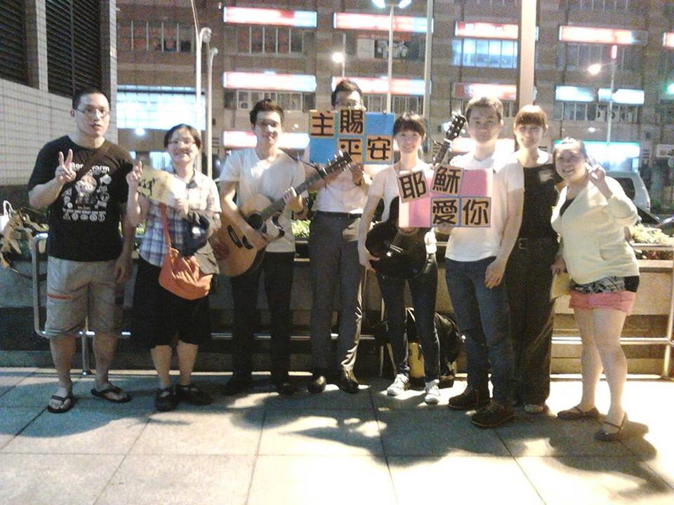 我們,到江子翠捷運站傳福音!